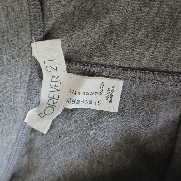 FOREVER 21 Mini skirt/Skater Skirt Size Med, grey - Picture 3 of 3
